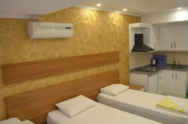 Standard Studio, 3 Twin Beds