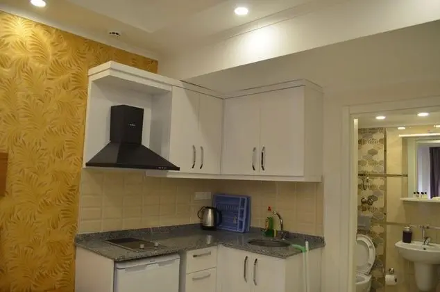Standard Studio, 3 Twin Beds