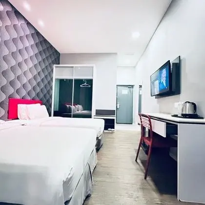 Deluxe Twin Street Facing
