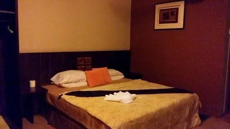 Deluxe Tek Büyük Yataklı Oda (Across the road)