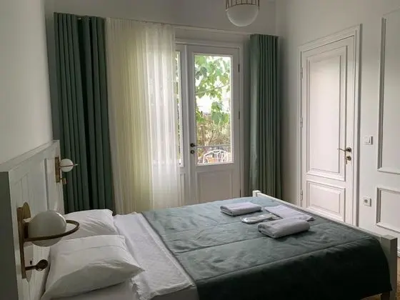 Çift Kişilik, Bahçe Manzaralı