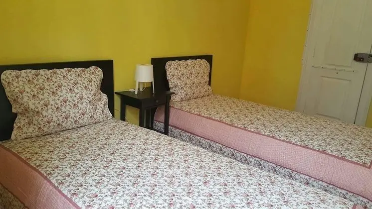 İki Ayrı Yataklı Oda, Ortak Banyo