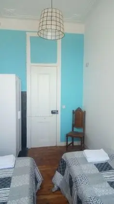 İki Ayrı Yataklı Oda, Ortak Banyo