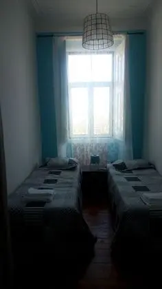 İki Ayrı Yataklı Oda, Ortak Banyo