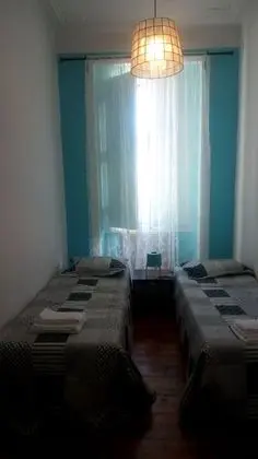 İki Ayrı Yataklı Oda, Ortak Banyo