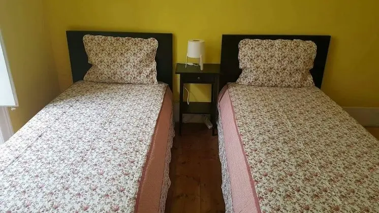 İki Ayrı Yataklı Oda, Ortak Banyo
