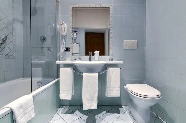 Tek Büyük Yataklı Oda, Ek Bina