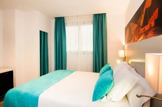 Büyük Yataklı Tek Kişilik Oda