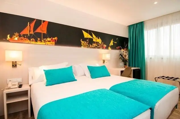 Büyük Yataklı Tek Kişilik Oda