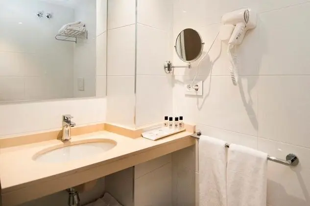 Büyük Yataklı Tek Kişilik Oda