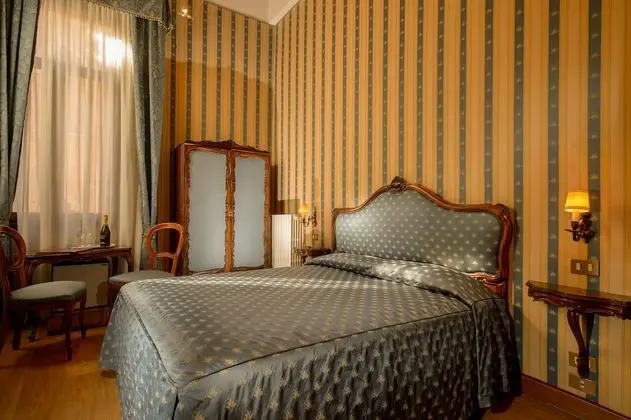 Standard Tek Büyük Yataklı Oda