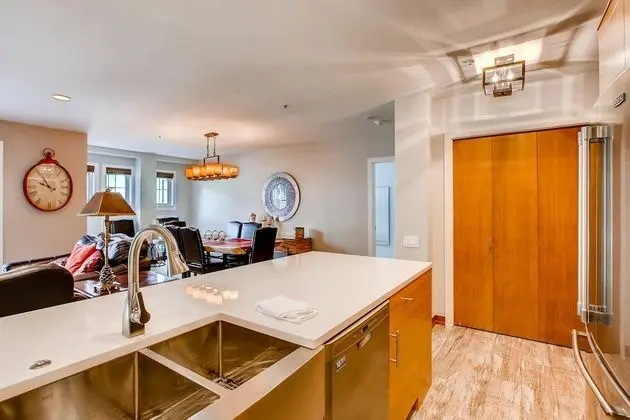 Apart Daire, Birden Çok Yatak (Centennial 1 Bedroom  Condo Unit No. )