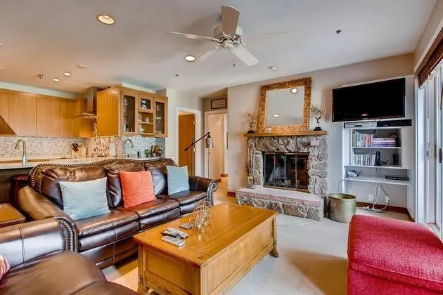Apart Daire, Birden Çok Yatak (Centennial 1 Bedroom  Condo Unit No. )