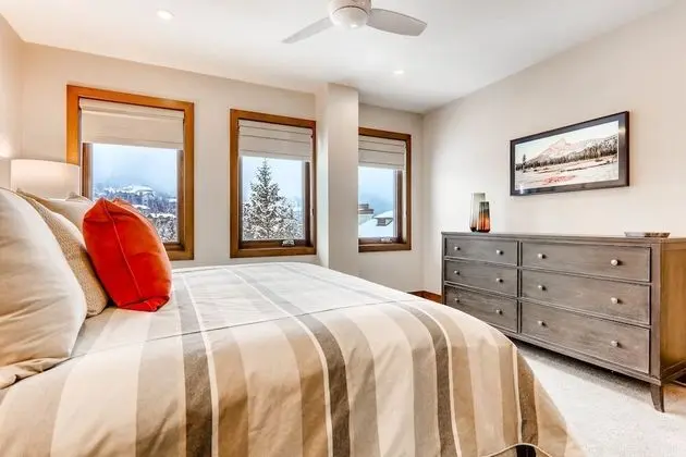 Apart Daire (Centennial 1 Bedroom Condo Unit No. 1)