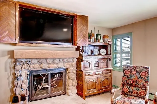 Apart Daire (Centennial 1 Bedroom Condo Unit No. 1)