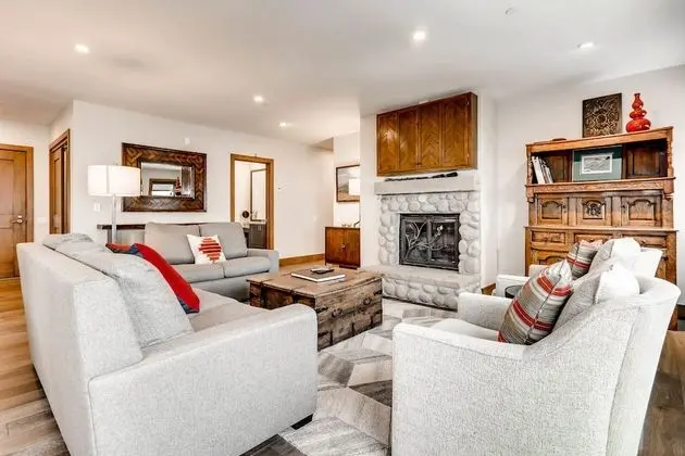 Apart Daire (Centennial 1 Bedroom Condo Unit No. 1)
