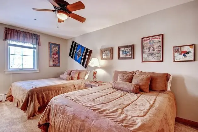 Daire, Birden Çok Yatak (Centennial 2 Bedroom Condo unit no. 1)