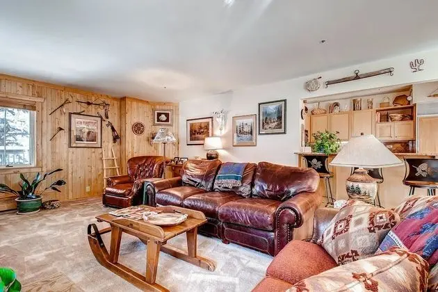 Daire, Birden Çok Yatak (Centennial 2 Bedroom Condo unit no. 1)