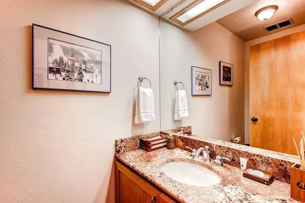 Daire, Birden Çok Yatak (Centennial 2 Bedroom Condo unit no. 1)