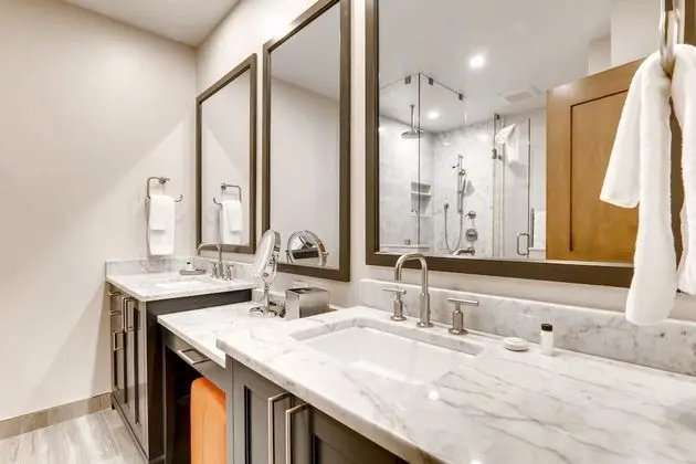 Daire, Birden Çok Yatak (Centennial 2 Bedroom Condo unit no. 1)