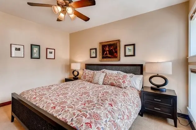 Apart Daire, Birden Çok Yatak (Centennial 2 Bedroom Condo unit no. 1)