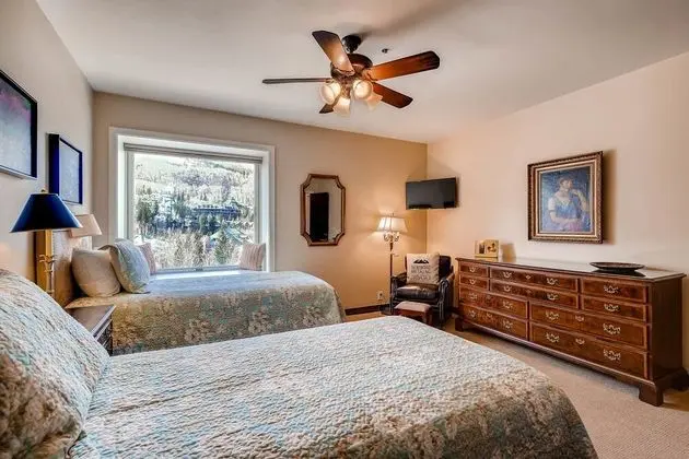 Apart Daire, Birden Çok Yatak (Centennial 2 Bedroom Condo unit no. 1)