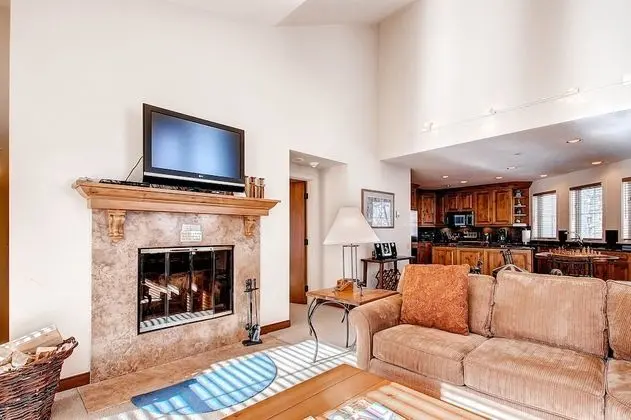 Daire, Birden Çok Yatak (Centennial 2 Bedroom Condo unit no. 1)