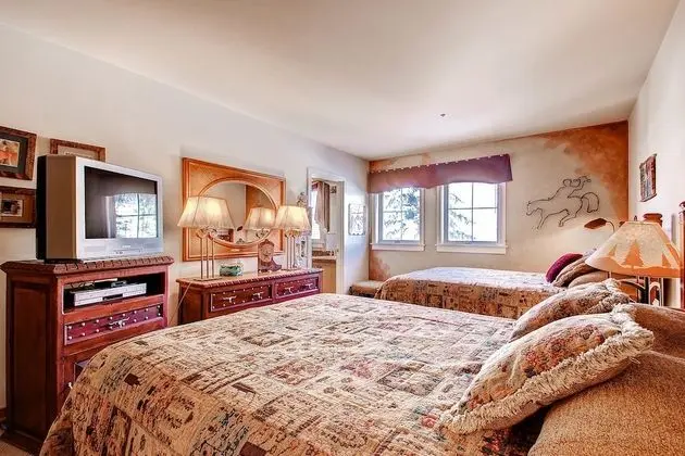 Daire, Birden Çok Yatak (Centennial 2 Bedroom Condo Unit no. 1)