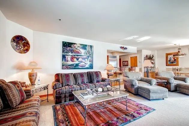 Daire, Birden Çok Yatak (Centennial 2 Bedroom Condo Unit no. 1)