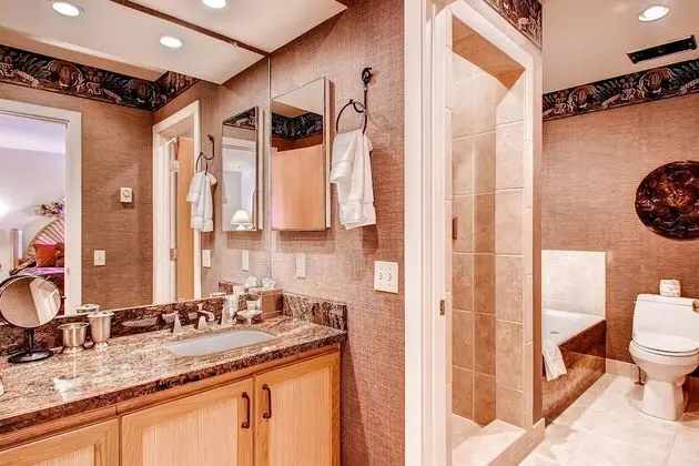 Daire, Birden Çok Yatak (Centennial 2 Bedroom Condo Unit no. 1)