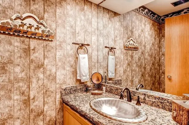 Daire, Birden Çok Yatak (Centennial 2 Bedroom Condo Unit no. 1)