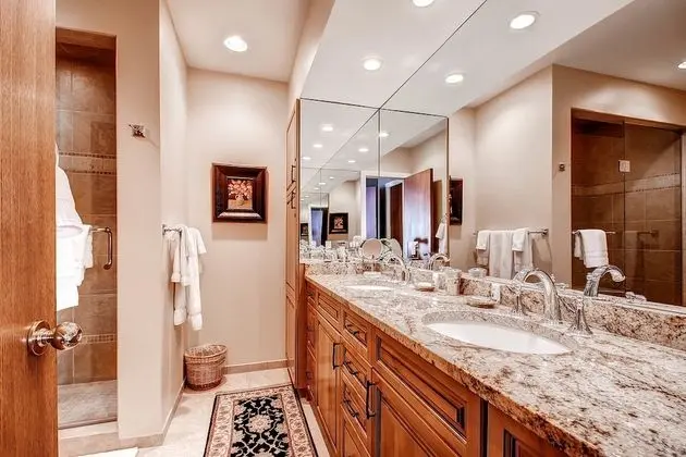 Daire, Birden Çok Yatak (Centennial 2 Bedroom Condo Unit no. 1)