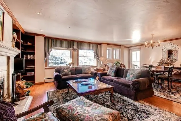 Daire, Birden Çok Yatak (Centennial 2 Bedroom Condo unit no. 2)