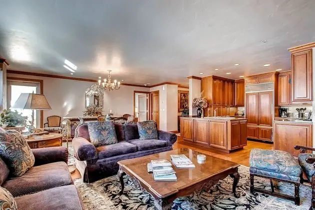 Daire, Birden Çok Yatak (Centennial 2 Bedroom Condo unit no. 2)