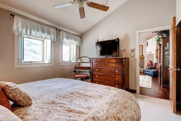Daire, Birden Çok Yatak (Centennial 2 Bedroom Condo unit no. 2)