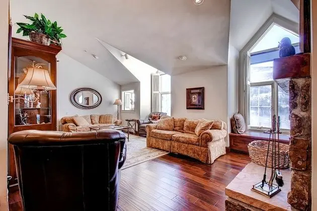 Daire, Birden Çok Yatak (Centennial 2 Bedroom Condo unit no. 2)
