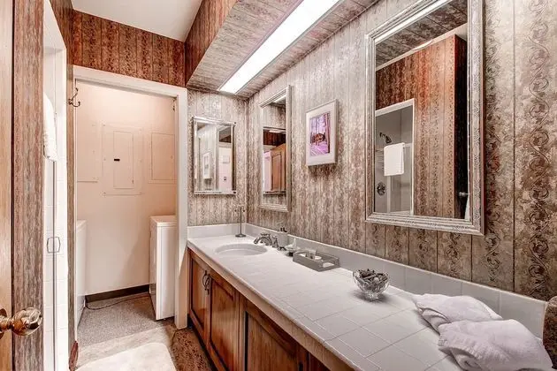 Daire, Birden Çok Yatak (Centennial 2 Bedroom Condo unit no. 2)