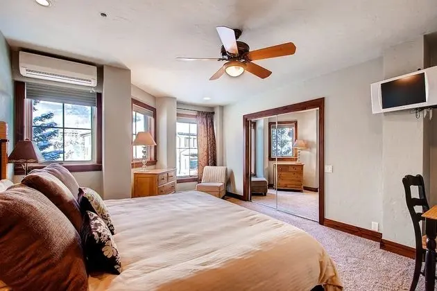 Daire, Birden Çok Yatak (Centennial 2 Bedroom Condo unit no. 3)