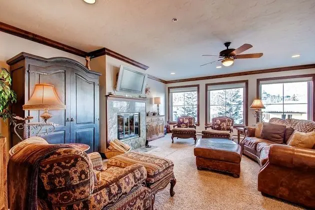Daire, Birden Çok Yatak (Centennial 2 Bedroom Condo unit no. 3)