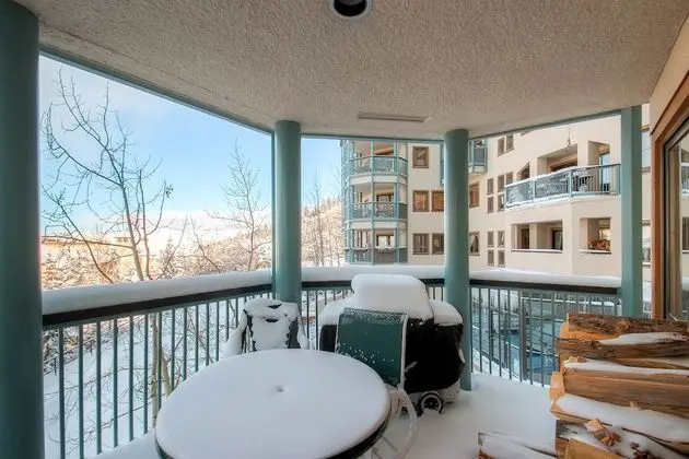 Daire, Birden Çok Yatak (Centennial 2 Bedroom Condo unit no. 3)