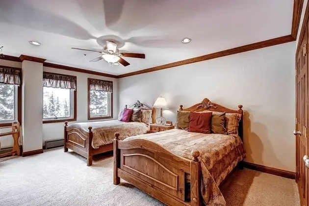 Daire, Birden Çok Yatak (Centennial 2 Bedroom Condo unit no. 5)