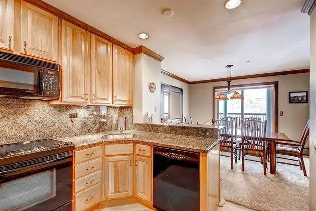 Daire, Birden Çok Yatak (Centennial 2 Bedroom Condo unit no. 5)
