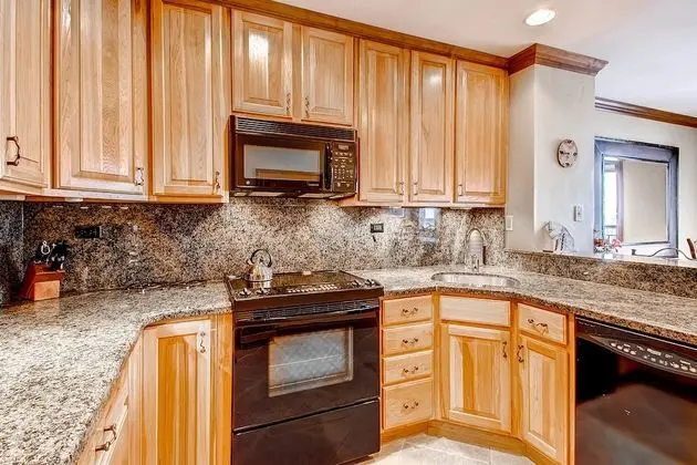 Daire, Birden Çok Yatak (Centennial 2 Bedroom Condo unit no. 5)