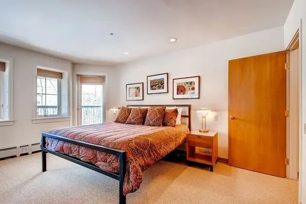 Daire, Birden Çok Yatak (Centennial 2 Bedroom Condo unit no. 7)