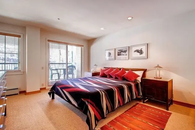 Daire, Birden Çok Yatak (Centennial 2 Bedroom Condo unit no. 7)