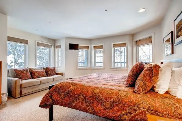 Daire, Birden Çok Yatak (Centennial 2 Bedroom Condo unit no. 7)