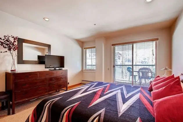 Daire, Birden Çok Yatak (Centennial 2 Bedroom Condo unit no. 7)