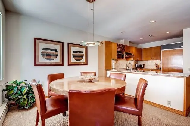 Daire, Birden Çok Yatak (Centennial 2 Bedroom Condo unit no. 7)