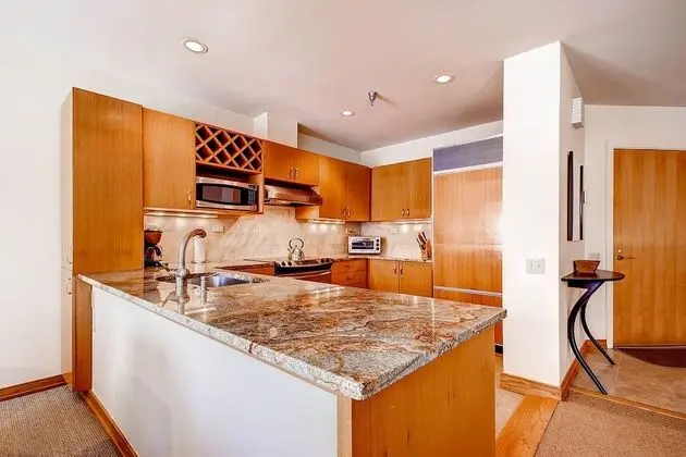 Daire, Birden Çok Yatak (Centennial 2 Bedroom Condo unit no. 7)