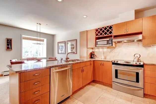 Daire, Birden Çok Yatak (Centennial 2 Bedroom Condo unit no. 7)